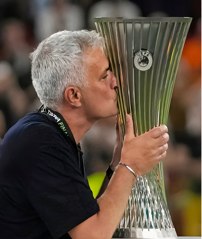 法国杯赛程吃紧,尤文图斯赛前官宣签约,引发热议,更衣室氛围转暖 -九游首页