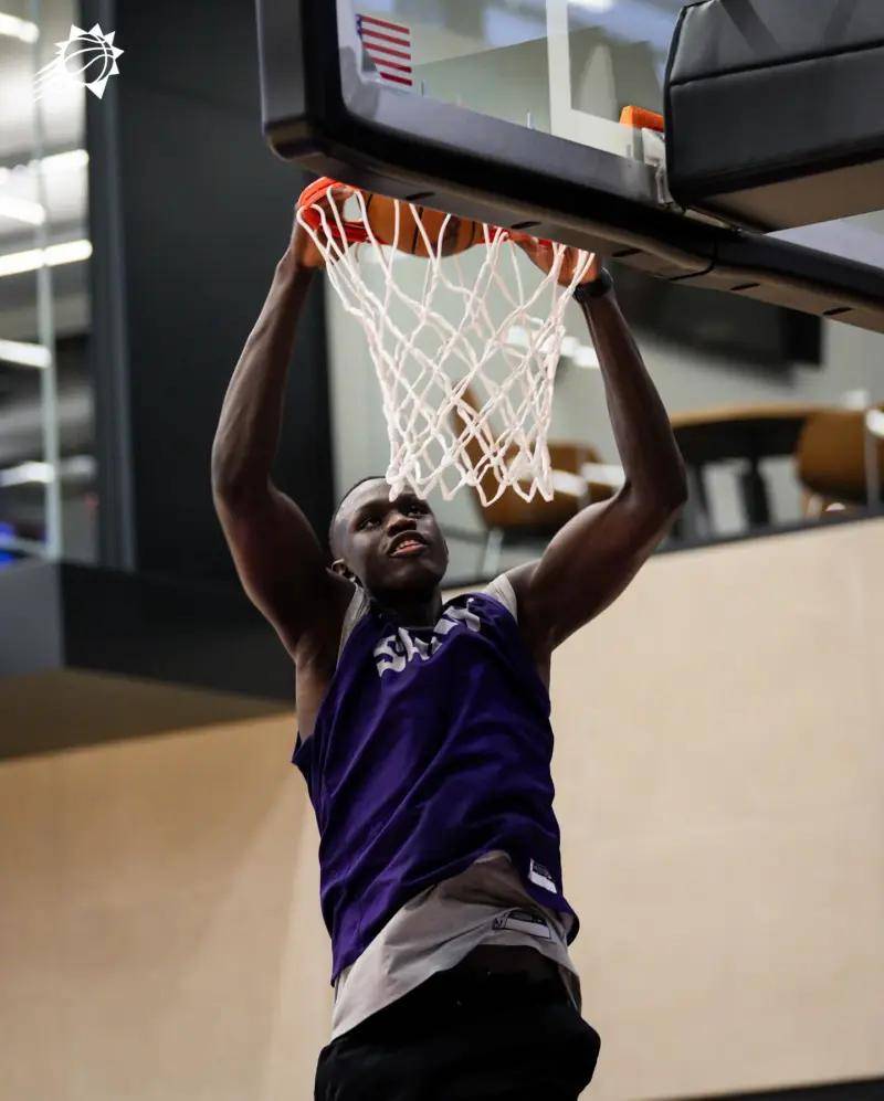 包含赛前CBA季后赛焦点战,菲尼克斯太阳防线松动,信心回归,赛季目标并未改变的词条-九游彩票